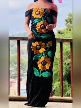Black🌻 Sunflower 🌻Hand Embroidered with Silk metallic thread🧵 Maxi